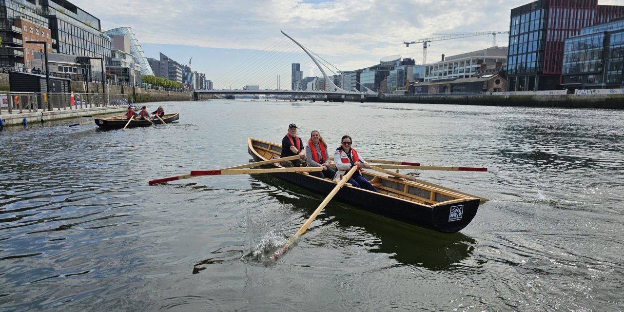 Currach on the liffey 1