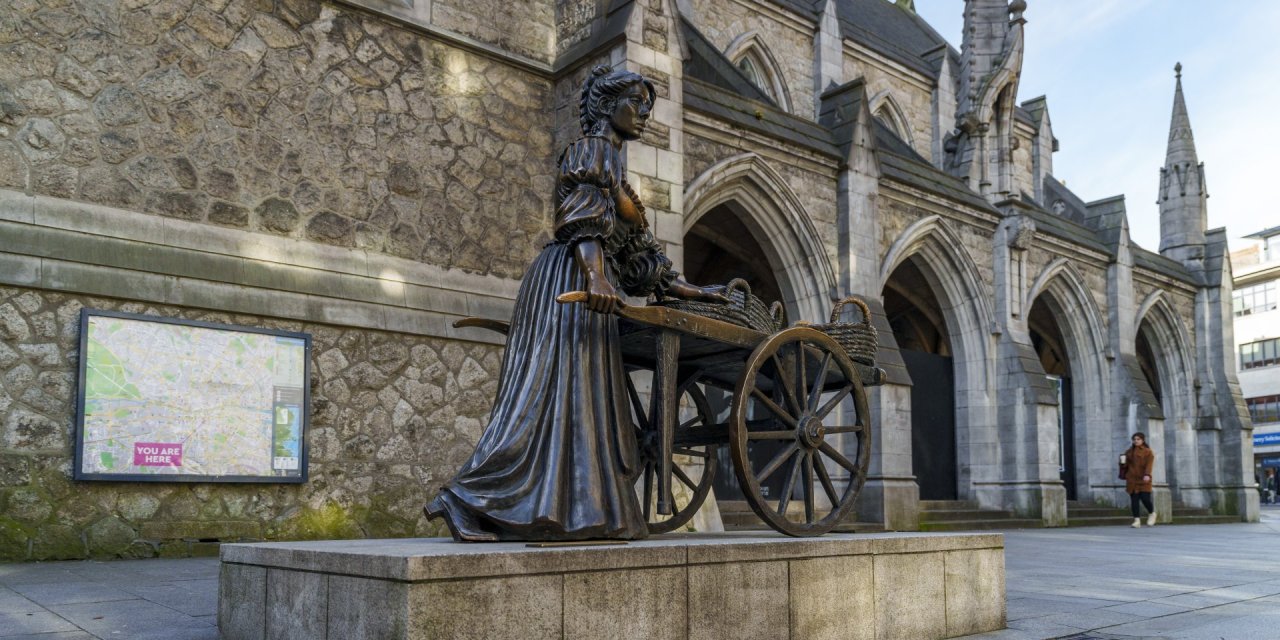 Molly Malone Statue