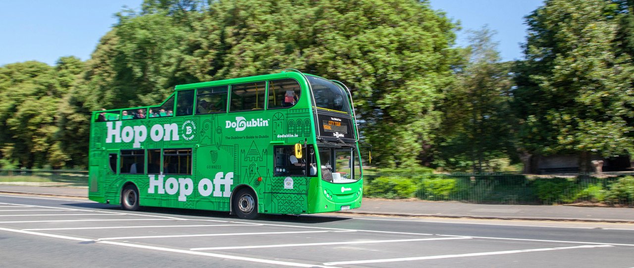 Open top bus in phoenix park